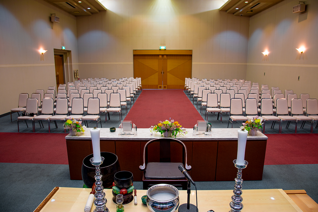 故人から見た式場内