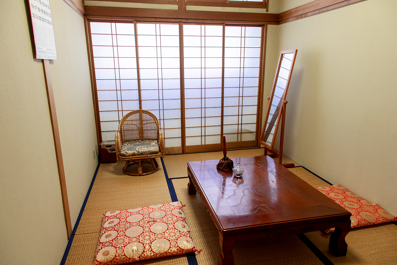 御導師控室(専用トイレ付)