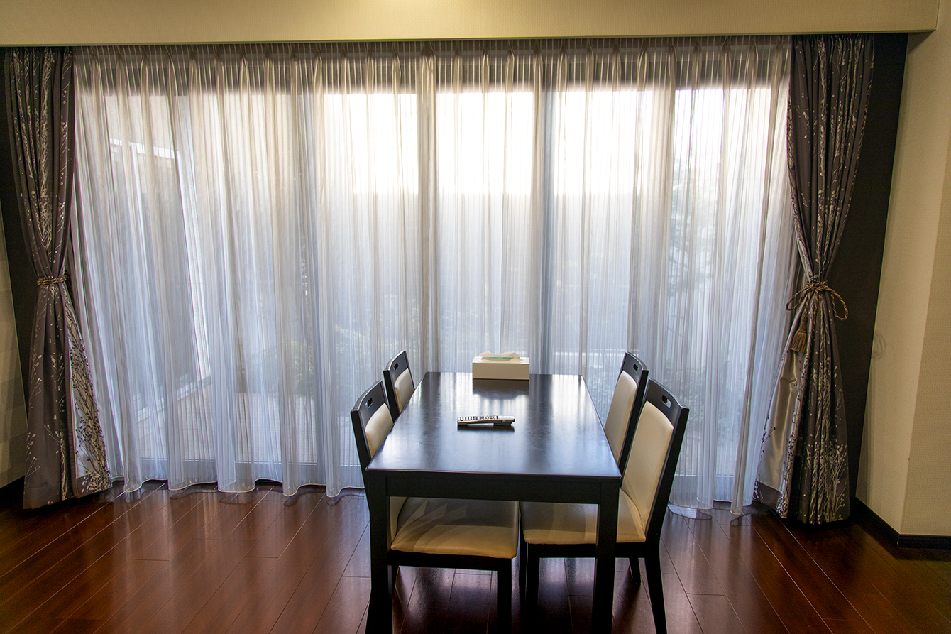 中庭を見ながらゆったりとお過ごしいただけます